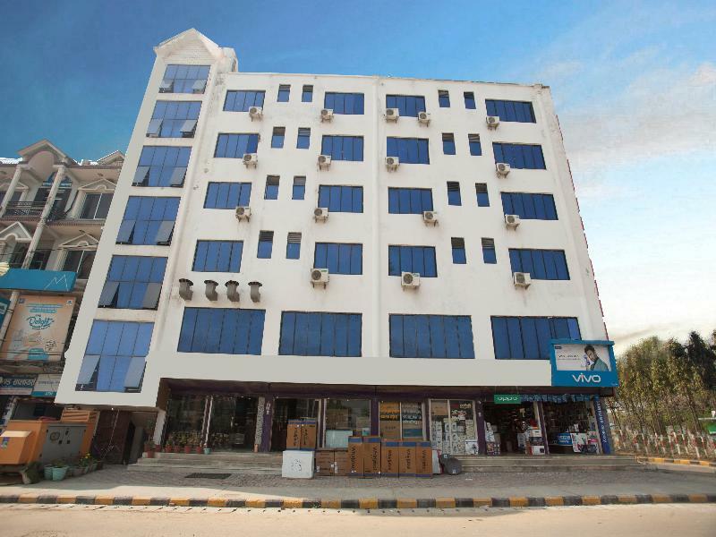 Oyo 343 Pop Life Hotel Banke Eksteriør billede
